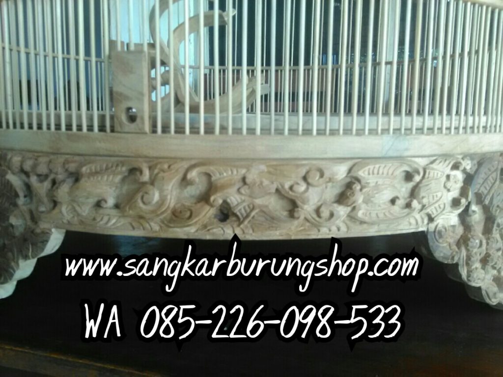 Perajin Sangkar Murai Ukir Jati Jepara