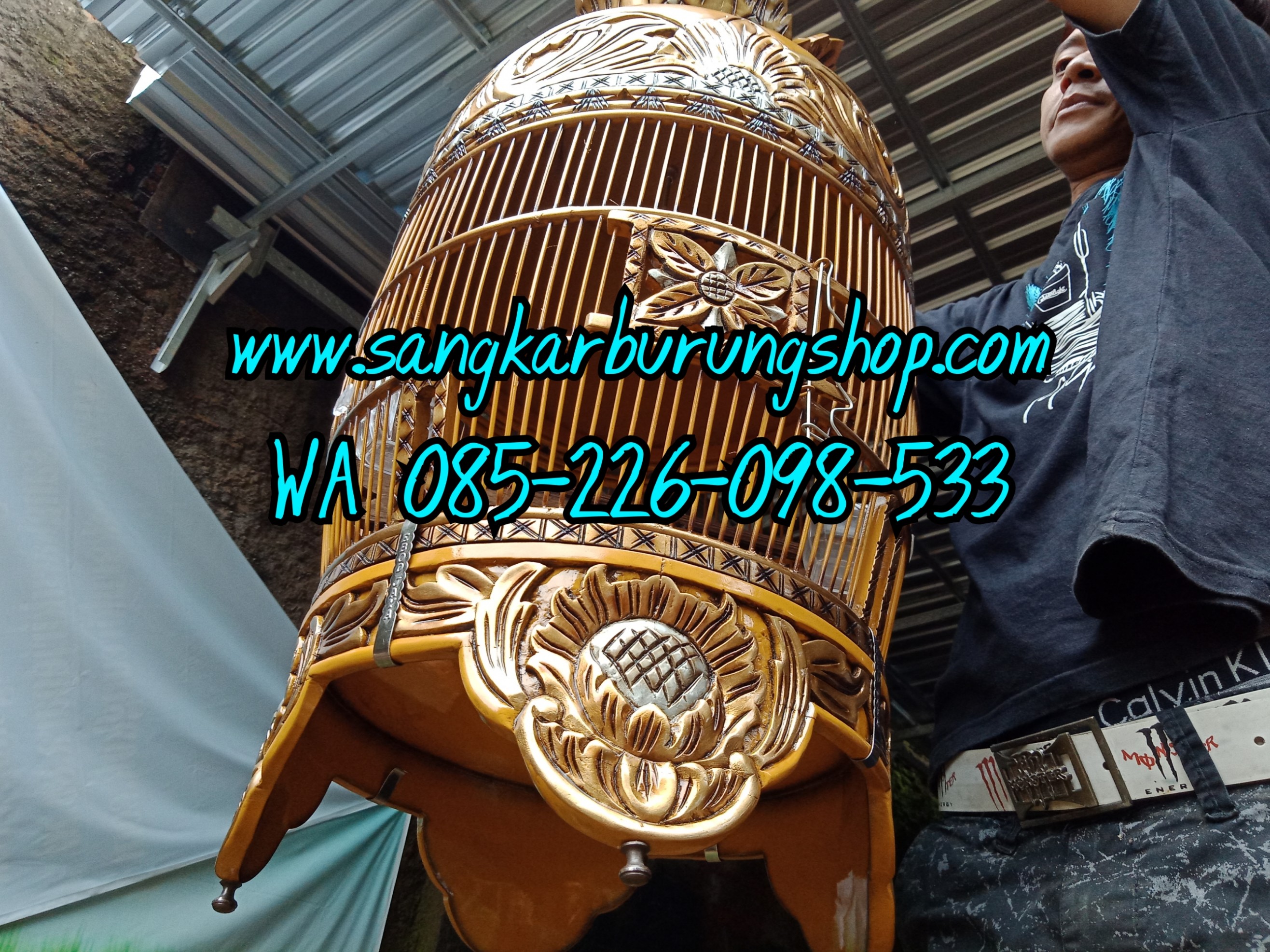 Pengrajin sangkar perkutut ukir jepara